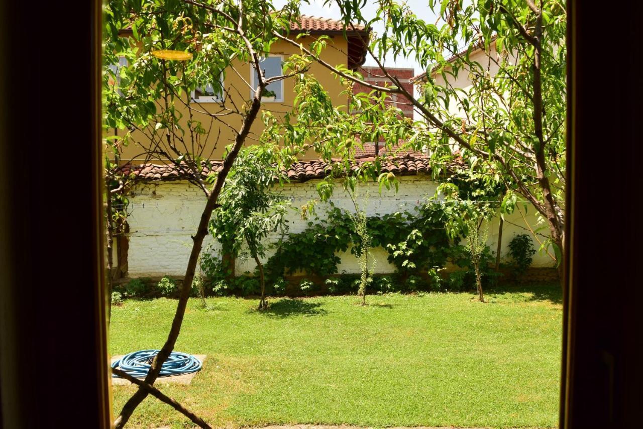 Garden Guesthouse Gjakova Exteriér fotografie